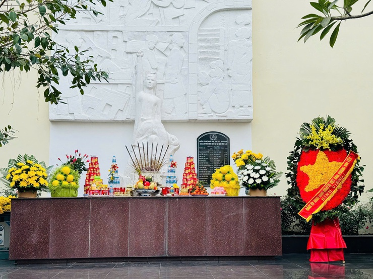 Phường Kim Liên tổ chức dâng hương tưởng niệm tại Địa điểm lưu niệm sự kiện lịch sử cách mạng kháng chiến Bệnh viện Bạch Mai- Ảnh 3.