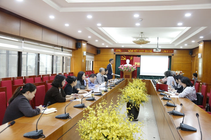 Phường Hà Đông đón Đoàn công tác của Hội đồng Thủ công Thế giới kiểm tra hoạt động làng nghề dệt lụa Vạn Phúc- Ảnh 1.