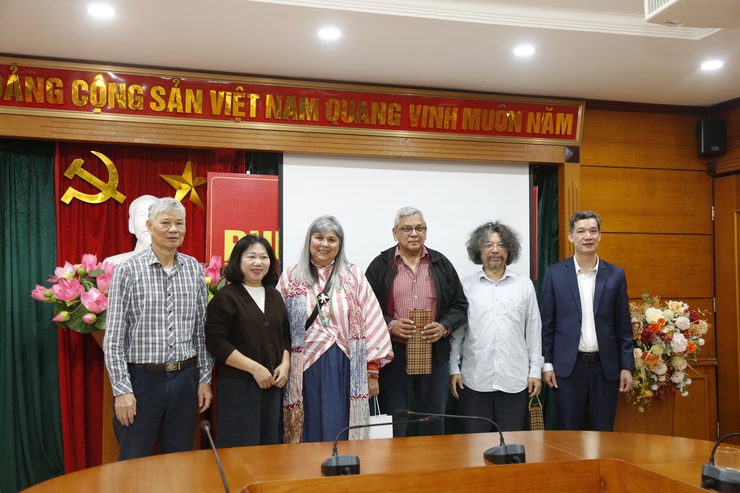 Phường Hà Đông đón Đoàn công tác của Hội đồng Thủ công Thế giới kiểm tra hoạt động làng nghề dệt lụa Vạn Phúc- Ảnh 7.