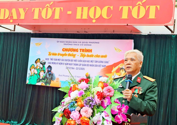 Hội Cựu chiến binh, Đoàn Thanh niên xã Đoài Phương giáo dục truyền thống cho học sinh Trường THCS Cổ Đông nhân dịp 22/12 


- Ảnh 2.