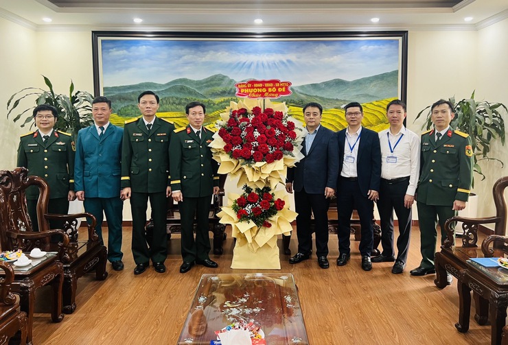 Lãnh đạo phường Bồ Đề thăm, chúc mừng Ban Chỉ huy Quân sự phường và các đơn vị quân đội trên địa bàn - Ảnh 6.