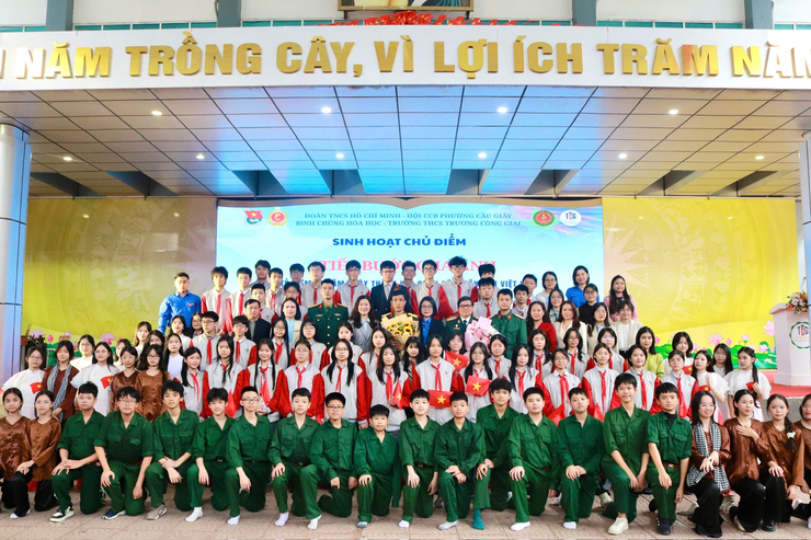 HÁT MÃI KHÚC QUÂN HÀNH – CHƯƠNG TRÌNH SINH HOẠT CHỦ ĐIỂM CHÀO MỪNG 81 NĂM NGÀY THÀNH LẬP QUÂN ĐỘI NHÂN DÂN VIỆT NAM VÀ 36 NĂM NGÀY HỘI QUỐC PHÒNG TOÀN DÂN - Ảnh 6.