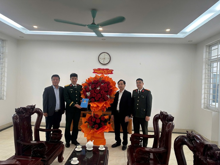 Lãnh đạo phường Bồ Đề thăm, chúc mừng Ban Chỉ huy Quân sự phường và các đơn vị quân đội trên địa bàn - Ảnh 7.