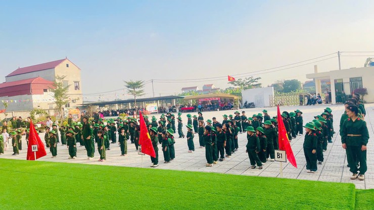 Giáo dục truyền thống yêu nước cho trẻ mầm non qua hoạt động trải nghiệm 22/12 tại Trường Mầm non Bột Xuyên- Ảnh 1.