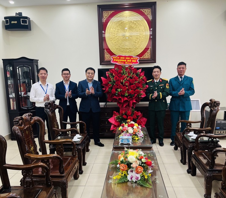 Lãnh đạo phường Bồ Đề thăm, chúc mừng Ban Chỉ huy Quân sự phường và các đơn vị quân đội trên địa bàn - Ảnh 8.