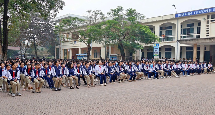 Hội Cựu chiến binh, Đoàn Thanh niên xã Đoài Phương giáo dục truyền thống cho học sinh Trường THCS Cổ Đông nhân dịp 22/12 


- Ảnh 3.