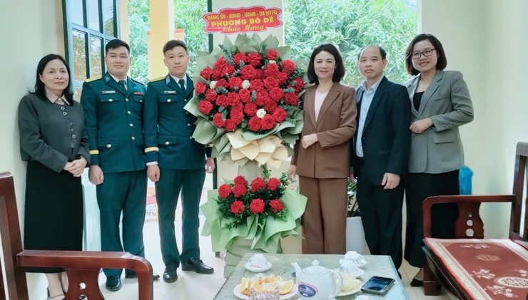 Lãnh đạo phường Bồ Đề thăm, chúc mừng Ban Chỉ huy Quân sự phường và các đơn vị quân đội trên địa bàn - Ảnh 11.