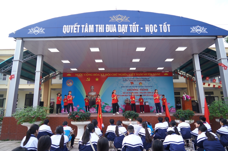 Chương trình ngoại khóa “Tiếp lửa truyền thống – vững bước tương lai” chào mừng 81 năm Ngày thành lập Quân đội Nhân dân Việt Nam (22/12/1944 – 22/12/2025)- Ảnh 1.