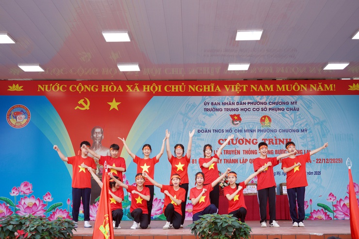 Chương trình ngoại khóa “Tiếp lửa truyền thống – vững bước tương lai” chào mừng 81 năm Ngày thành lập Quân đội Nhân dân Việt Nam (22/12/1944 – 22/12/2025)- Ảnh 2.