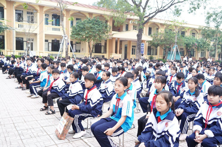 Chương trình ngoại khóa “Tiếp lửa truyền thống – vững bước tương lai” chào mừng 81 năm Ngày thành lập Quân đội Nhân dân Việt Nam (22/12/1944 – 22/12/2025)- Ảnh 4.