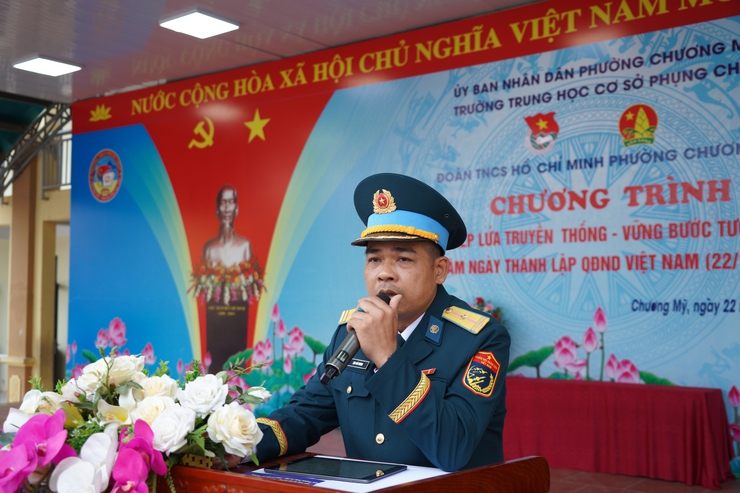 Chương trình ngoại khóa “Tiếp lửa truyền thống – vững bước tương lai” chào mừng 81 năm Ngày thành lập Quân đội Nhân dân Việt Nam (22/12/1944 – 22/12/2025)- Ảnh 7.