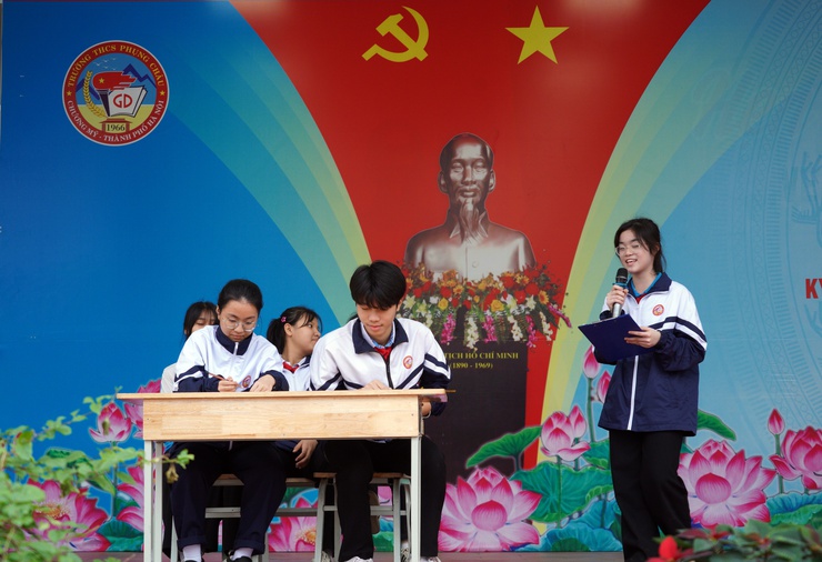 Chương trình ngoại khóa “Tiếp lửa truyền thống – vững bước tương lai” chào mừng 81 năm Ngày thành lập Quân đội Nhân dân Việt Nam (22/12/1944 – 22/12/2025)- Ảnh 15.