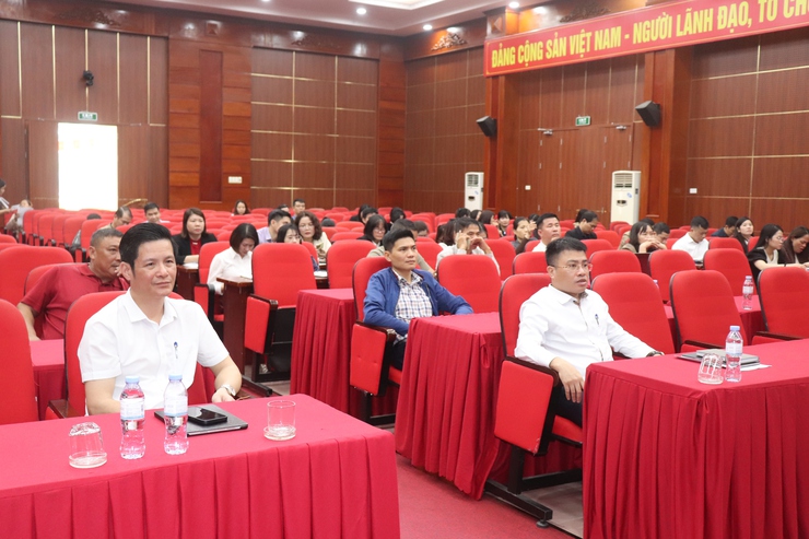 XÃ PHÚ XUYÊN TỔ CHỨC HỘI NGHỊ TẬP HUẤN ỨNG DỤNG TRÍ TUỆ NHÂN TẠO (AI) TRONG XỬ LÝ CÔNG VIỆC- Ảnh 1.