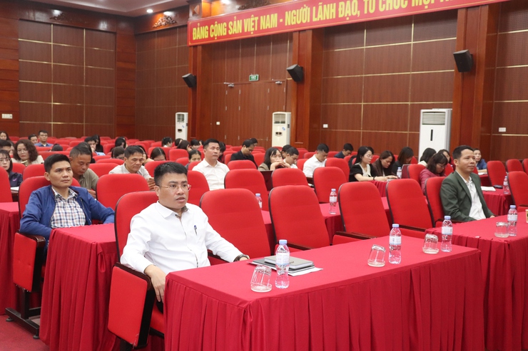 XÃ PHÚ XUYÊN TỔ CHỨC HỘI NGHỊ TẬP HUẤN ỨNG DỤNG TRÍ TUỆ NHÂN TẠO (AI) TRONG XỬ LÝ CÔNG VIỆC- Ảnh 2.