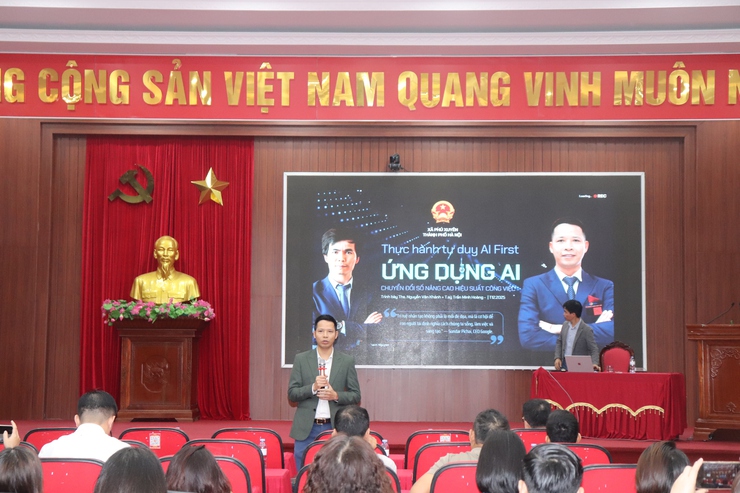 XÃ PHÚ XUYÊN TỔ CHỨC HỘI NGHỊ TẬP HUẤN ỨNG DỤNG TRÍ TUỆ NHÂN TẠO (AI) TRONG XỬ LÝ CÔNG VIỆC- Ảnh 3.