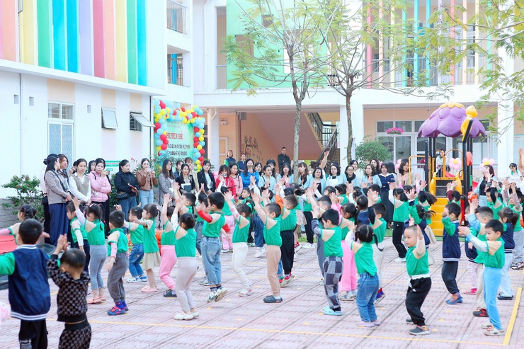 HOẠT ĐỘNG KIẾN TẬP CHUYÊN ĐỀ: "BỒI DƯỠNG KIẾN THỨC VSATTP, GIÁO DỤC DINH DƯỠNG KẾT HỢP VẬN ĐỘNG NHẰM PHÁT TRIỂN THỂ CHẤT CÂN ĐỐI CHO TRẺ” NĂM HỌC 2025 -2026- Ảnh 3.