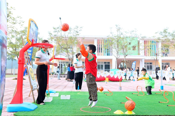 HOẠT ĐỘNG KIẾN TẬP CHUYÊN ĐỀ: "BỒI DƯỠNG KIẾN THỨC VSATTP, GIÁO DỤC DINH DƯỠNG KẾT HỢP VẬN ĐỘNG NHẰM PHÁT TRIỂN THỂ CHẤT CÂN ĐỐI CHO TRẺ” NĂM HỌC 2025 -2026- Ảnh 4.