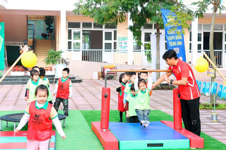 HOẠT ĐỘNG KIẾN TẬP CHUYÊN ĐỀ: "BỒI DƯỠNG KIẾN THỨC VSATTP, GIÁO DỤC DINH DƯỠNG KẾT HỢP VẬN ĐỘNG NHẰM PHÁT TRIỂN THỂ CHẤT CÂN ĐỐI CHO TRẺ” NĂM HỌC 2025 -2026- Ảnh 5.