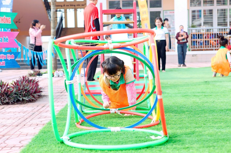 HOẠT ĐỘNG KIẾN TẬP CHUYÊN ĐỀ: "BỒI DƯỠNG KIẾN THỨC VSATTP, GIÁO DỤC DINH DƯỠNG KẾT HỢP VẬN ĐỘNG NHẰM PHÁT TRIỂN THỂ CHẤT CÂN ĐỐI CHO TRẺ” NĂM HỌC 2025 -2026- Ảnh 7.