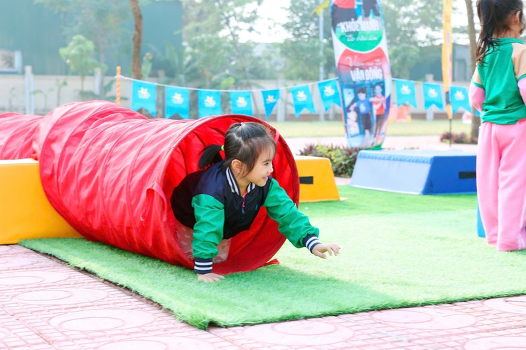 HOẠT ĐỘNG KIẾN TẬP CHUYÊN ĐỀ: "BỒI DƯỠNG KIẾN THỨC VSATTP, GIÁO DỤC DINH DƯỠNG KẾT HỢP VẬN ĐỘNG NHẰM PHÁT TRIỂN THỂ CHẤT CÂN ĐỐI CHO TRẺ” NĂM HỌC 2025 -2026- Ảnh 10.