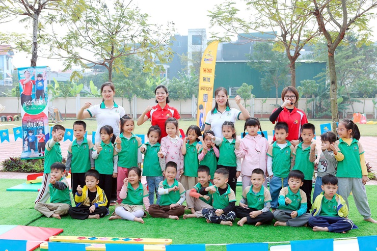 HOẠT ĐỘNG KIẾN TẬP CHUYÊN ĐỀ: "BỒI DƯỠNG KIẾN THỨC VSATTP, GIÁO DỤC DINH DƯỠNG KẾT HỢP VẬN ĐỘNG NHẰM PHÁT TRIỂN THỂ CHẤT CÂN ĐỐI CHO TRẺ” NĂM HỌC 2025 -2026- Ảnh 12.