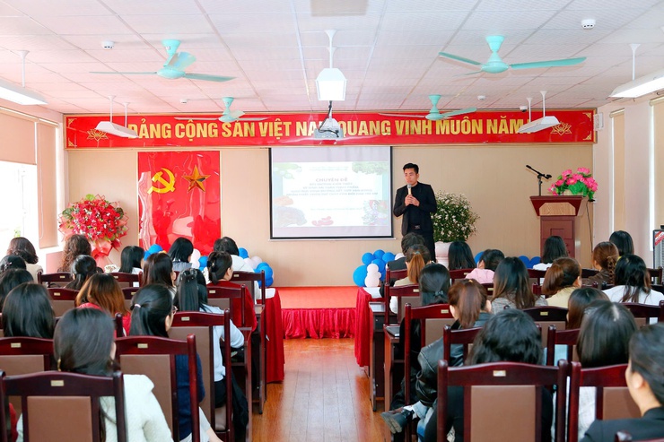 HOẠT ĐỘNG KIẾN TẬP CHUYÊN ĐỀ: "BỒI DƯỠNG KIẾN THỨC VSATTP, GIÁO DỤC DINH DƯỠNG KẾT HỢP VẬN ĐỘNG NHẰM PHÁT TRIỂN THỂ CHẤT CÂN ĐỐI CHO TRẺ” NĂM HỌC 2025 -2026- Ảnh 16.