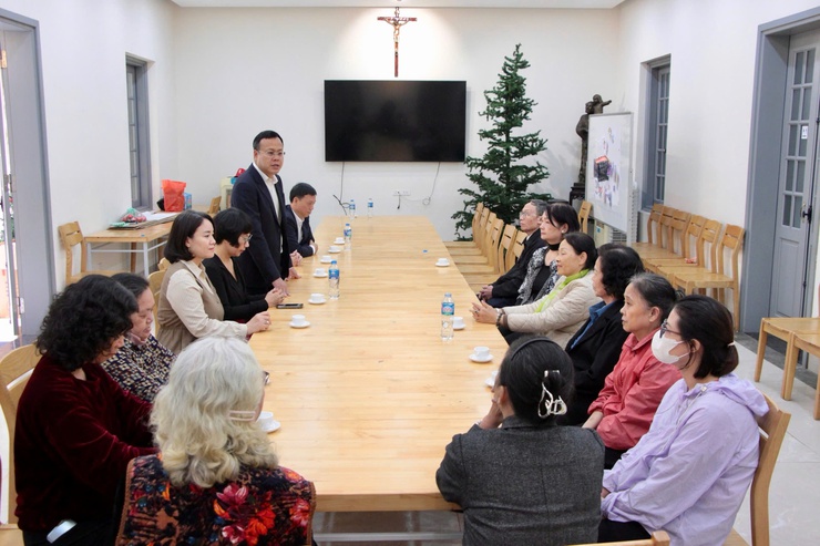 Lãnh đạo phường Ba Đình thăm, chúc mừng và trao quà tại các cơ sở tôn giáo trên địa bàn- Ảnh 7.