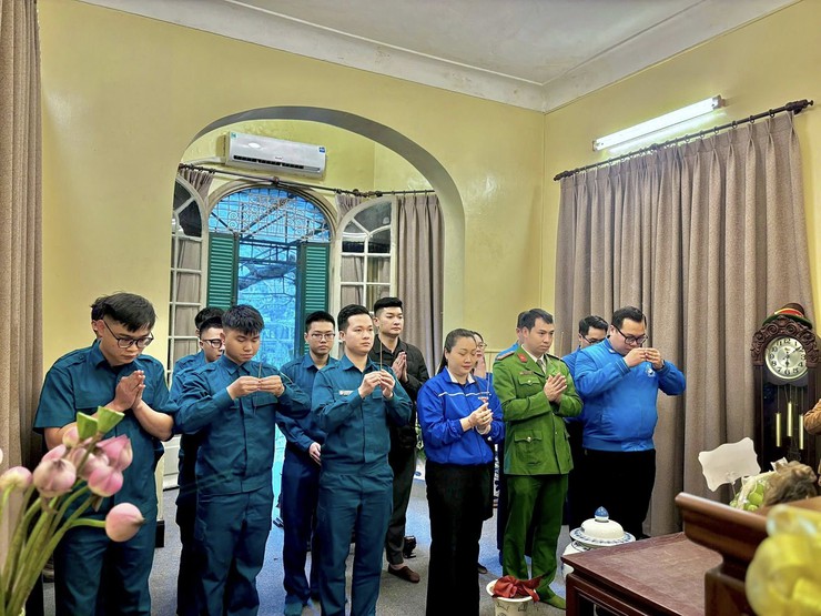 Phường Ba Đình: Tri ân Đại tướng Võ Nguyên Giáp nhân ngày truyền thống Quân đội- Ảnh 2.