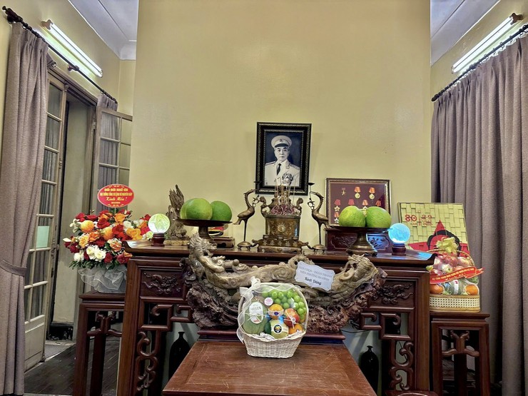 Phường Ba Đình: Tri ân Đại tướng Võ Nguyên Giáp nhân ngày truyền thống Quân đội- Ảnh 1.