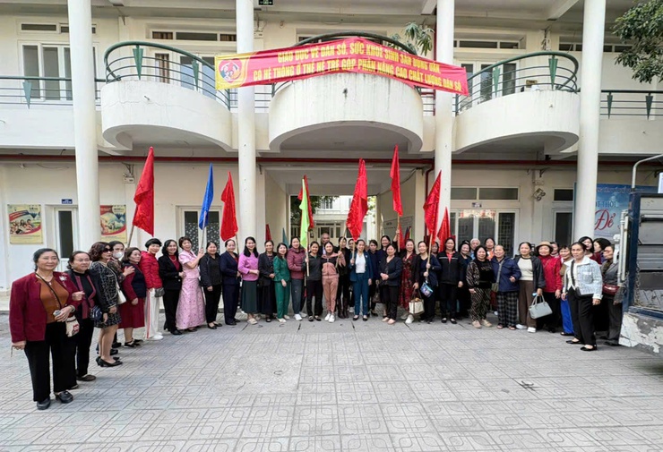 Trạm Y tế phường Từ Liêm tổ chức hội nghị tổng kết công tác Dân số năm 2025 và truyền thông lưu động kỷ niệm Ngày Dân số Việt Nam 26/12/2025- Ảnh 4.