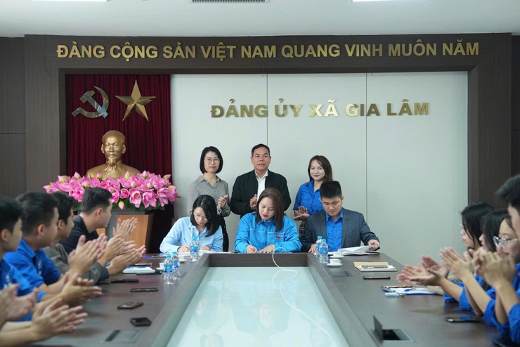 Thanh niên đồng hành cùng hành chính công: Chung tay hỗ trợ các Điểm Dịch vụ công số- Ảnh 1.