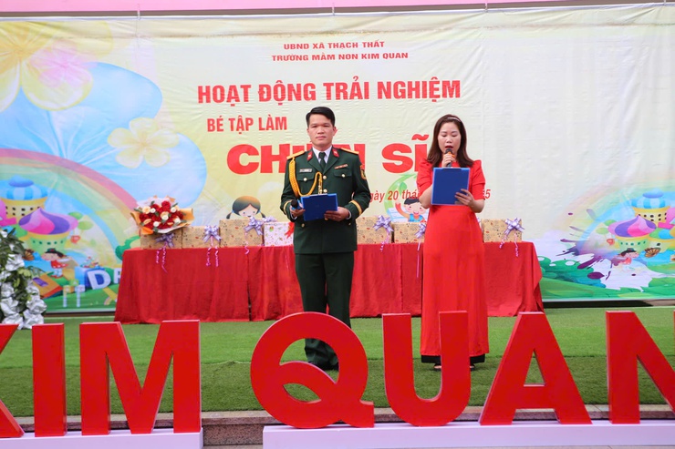 Trường mầm non Kim Quan tổ chức thành công hoạt động trải nghiệm " BÉ TẬP LÀM CHIẾN SĨ".- Ảnh 2.
