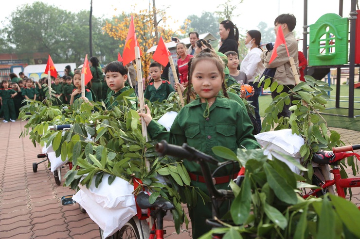 Trường mầm non Kim Quan tổ chức thành công hoạt động trải nghiệm " BÉ TẬP LÀM CHIẾN SĨ".- Ảnh 7.