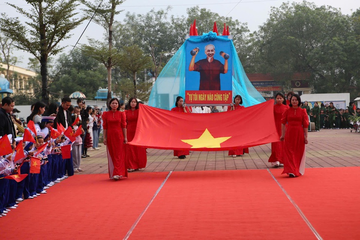 Trường mầm non Kim Quan tổ chức thành công hoạt động trải nghiệm " BÉ TẬP LÀM CHIẾN SĨ".- Ảnh 3.