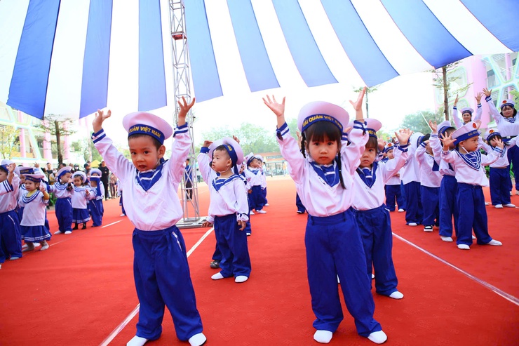 Trường mầm non Kim Quan tổ chức thành công hoạt động trải nghiệm " BÉ TẬP LÀM CHIẾN SĨ".- Ảnh 6.