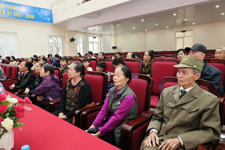 Xã Quảng Bị chiếu phim “Mưa đỏ” miễn phí phục vụ Nhân dân, lan tỏa tinh thần yêu nước- Ảnh 5.