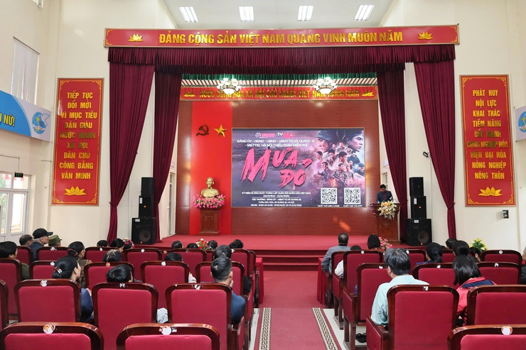 Xã Quảng Bị chiếu phim “Mưa đỏ” miễn phí phục vụ Nhân dân, lan tỏa tinh thần yêu nước- Ảnh 1.
