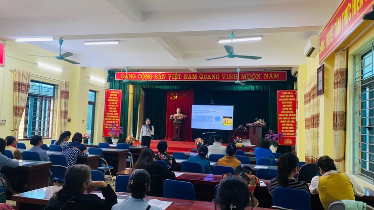 Tập huấn nâng cao kỹ năng bán hàng thời đại số cho các cơ sở sản xuất, kinh doanh trên địa bàn xã- Ảnh 1.