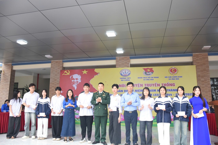 NÓI CHUYỆN TRUYỀN THỐNG NHÂN NGÀY THÀNH LẬP QUÂN ĐỘI NHÂN DÂN VIỆT NAM TẠI TRƯỜNG THPT ĐẠI CƯỜNG- Ảnh 4.