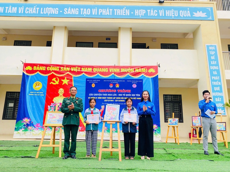 "Câu chuyện thời hoa lửa" – Khi lịch sử sống dậy trong trái tim học sinh THCS Mỹ Hưng- Ảnh 4.