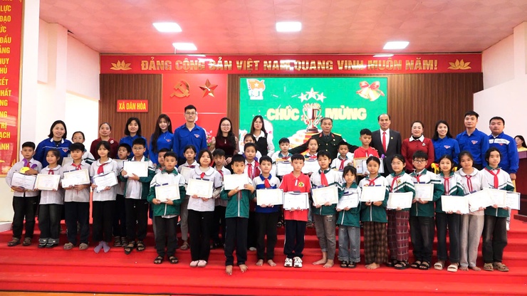 CHUNG KHẢO CUỘC THI “RUNG CHUÔNG VÀNG”
TRAO GIẢI CUỘC THI THIẾT KẾ VIDEO CHÀO MỪNG KỶ NIỆM 81 NĂM NGÀY THÀNH LẬP QĐND VIỆT NAM- Ảnh 14.