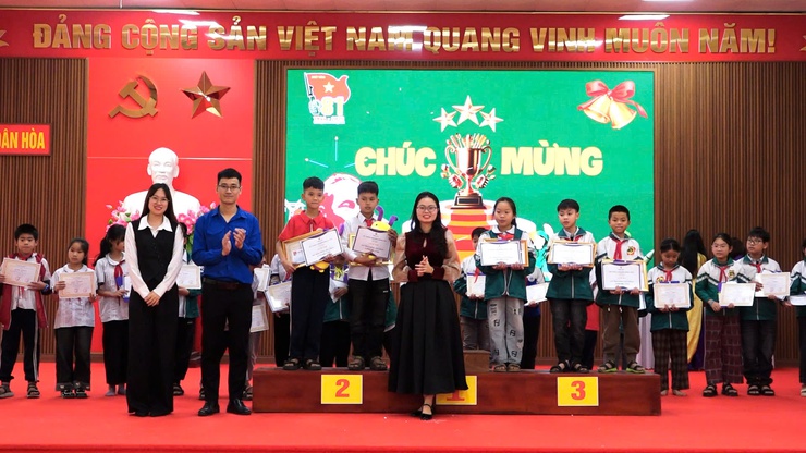 CHUNG KHẢO CUỘC THI “RUNG CHUÔNG VÀNG”
TRAO GIẢI CUỘC THI THIẾT KẾ VIDEO CHÀO MỪNG KỶ NIỆM 81 NĂM NGÀY THÀNH LẬP QĐND VIỆT NAM- Ảnh 13.