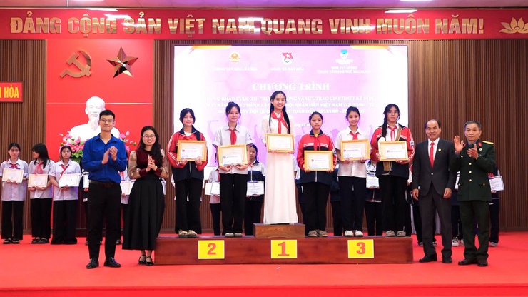 CHUNG KHẢO CUỘC THI “RUNG CHUÔNG VÀNG”
TRAO GIẢI CUỘC THI THIẾT KẾ VIDEO CHÀO MỪNG KỶ NIỆM 81 NĂM NGÀY THÀNH LẬP QĐND VIỆT NAM- Ảnh 15.