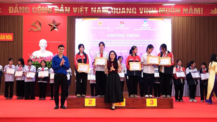 CHUNG KHẢO CUỘC THI “RUNG CHUÔNG VÀNG”
TRAO GIẢI CUỘC THI THIẾT KẾ VIDEO CHÀO MỪNG KỶ NIỆM 81 NĂM NGÀY THÀNH LẬP QĐND VIỆT NAM- Ảnh 12.