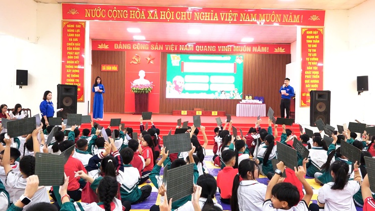 CHUNG KHẢO CUỘC THI “RUNG CHUÔNG VÀNG”
TRAO GIẢI CUỘC THI THIẾT KẾ VIDEO CHÀO MỪNG KỶ NIỆM 81 NĂM NGÀY THÀNH LẬP QĐND VIỆT NAM- Ảnh 6.