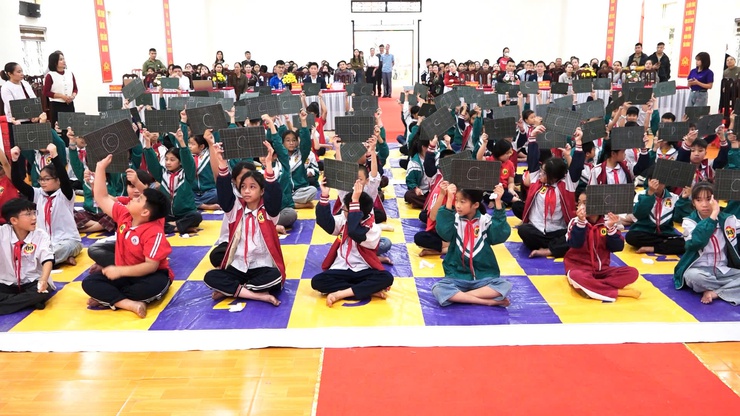 CHUNG KHẢO CUỘC THI “RUNG CHUÔNG VÀNG”
TRAO GIẢI CUỘC THI THIẾT KẾ VIDEO CHÀO MỪNG KỶ NIỆM 81 NĂM NGÀY THÀNH LẬP QĐND VIỆT NAM- Ảnh 11.