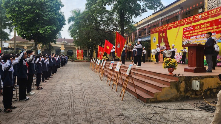 Trường THCS Đông Sơn (xã Phú Nghĩa) tổ chức Hội thi vẽ tranh chủ đề “Biết ơn Người lính” chào mừng kỷ niệm ngày thành lập Quân đội nhân dân Việt Nam 22/12- Ảnh 2.