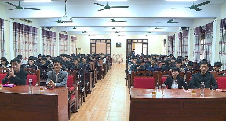 Khai giảng lớp Bồi dưỡng nhận thức về Đảng cho thanh niên tình nguyện nhập ngũ và thực hiện nghĩa vụ tham gia Công an nhân dân năm 2026- Ảnh 4.