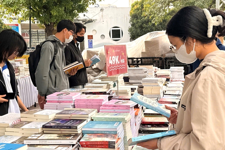 Hội chợ sách phường Thanh Xuân năm 2025- Ảnh 1.
