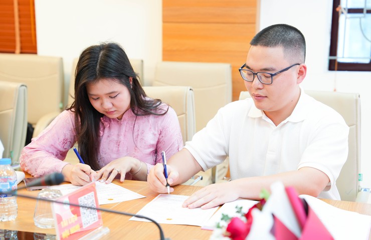 Khi thủ tục hành chính trở thành kỷ niệm đẹp – Lễ trao Giấy chứng nhận kết hôn tại Quốc Oai- Ảnh 2.